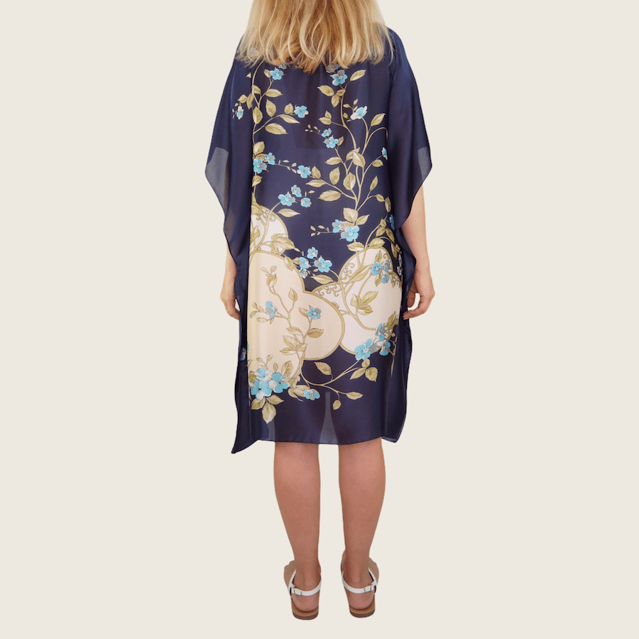 Tunique bleu avec des fleurs<br>
Série limitée 7 pièces – Image 3